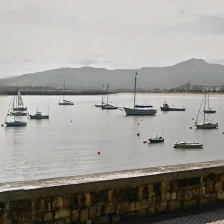 La Maison Blanche Apartment *